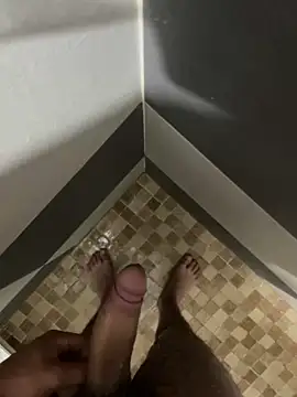 Snapshot of mylovetr1 chatting on 02/19/25, 05:27 mylovetr1 online show from 02/19/25, 05:27