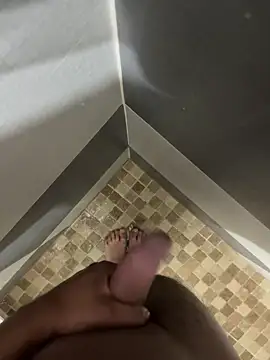 Snapshot of mylovetr1 chatting on 03/11/25, 06:10 mylovetr1 online show from 03/11/25, 06:10