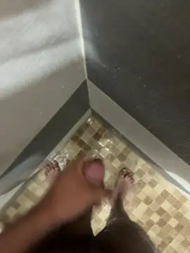 Snapshot of mylovetr1 chatting on 02/15/26, 12:29 mylovetr1 online show from 02/15/26, 12:29