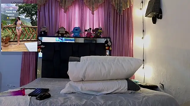 Snapshot of chloe_vasquez710 chatting on 03/12/25, 08:10 chloe vasquez710 online show from 03/12/25, 08:10