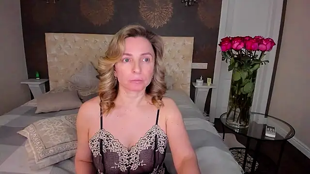 Snapshot of AllisonWilliams chatting on 01/17/26, 04:33 AllisonWilliams online show from 01/17/26, 04:33