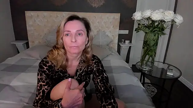 Snapshot of AllisonWilliams chatting on 02/02/26, 03:11 AllisonWilliams online show from 02/02/26, 03:11