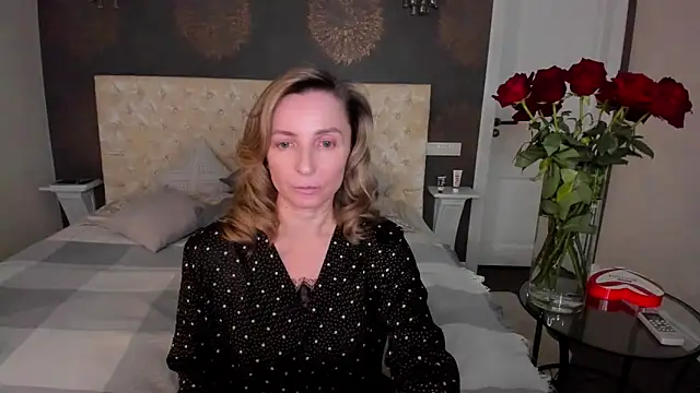 Snapshot of AllisonWilliams chatting on 02/20/26, 04:18 AllisonWilliams online show from 02/20/26, 04:18