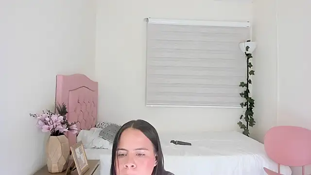 Jessi powel online show from 04/04/26, 01:08