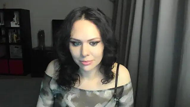 MollyCheiz online show from 12/12/24, 12:38
