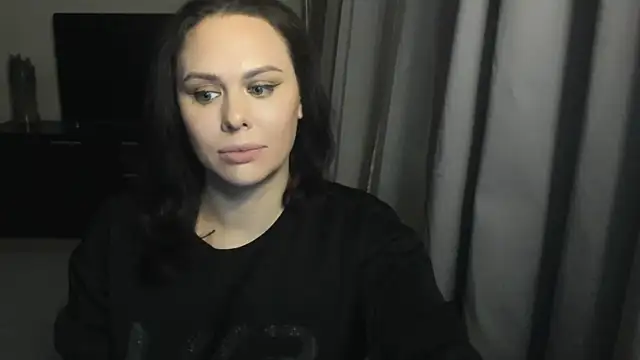 MollyCheiz online show from 12/22/25, 10:07
