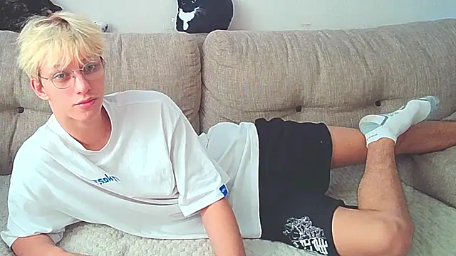 Ostin meow online show from 12/07/24, 07:49