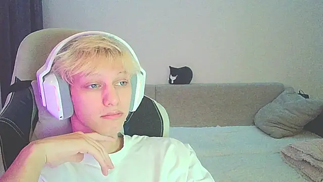 Ostin meow online show from 12/26/24, 03:20