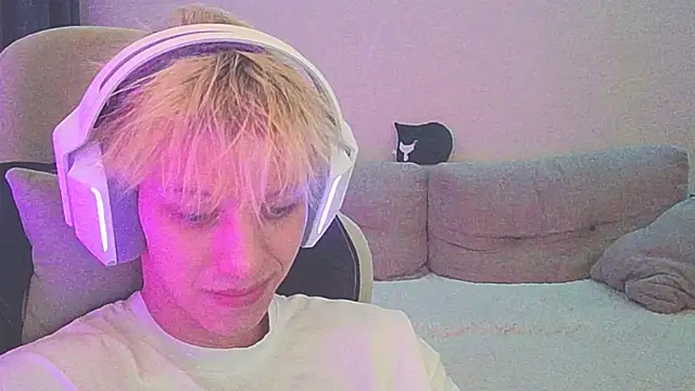 Ostin meow online show from 12/27/24, 04:43