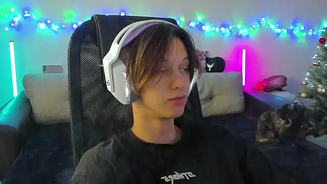 Ostin meow online show from 12/15/25, 06:39