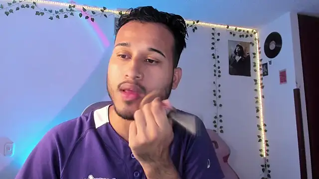 Raf brunette online show from 02/21/25, 12:06