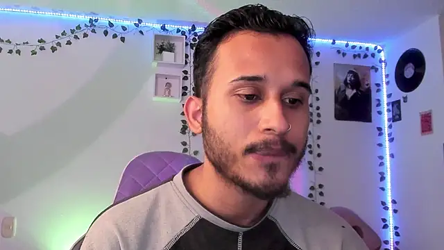 Raf brunette online show from 03/17/25, 12:04