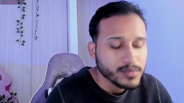 Raf brunette online show from 04/17/26, 02:20