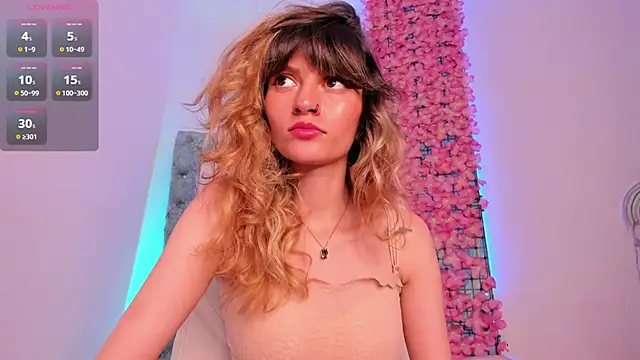 Snapshot of summer_sweet_ chatting on 02/20/25, 04:07 summer sweet online show from 02/20/25, 04:07