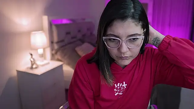 Camilaa bueno online show from 12/12/24, 05:52