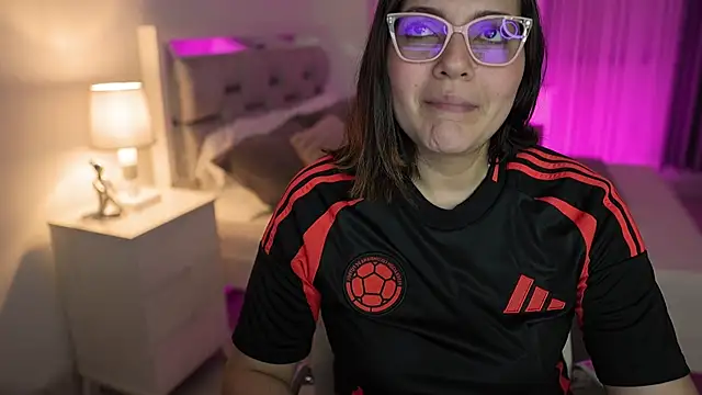 Camilaa bueno online show from 12/22/24, 12:07