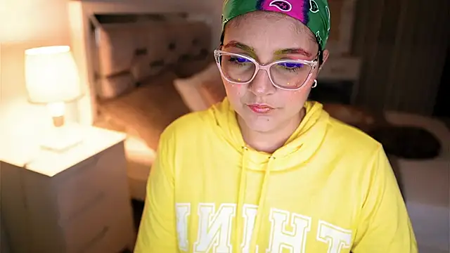 Camilaa bueno online show from 10/10/25, 12:20