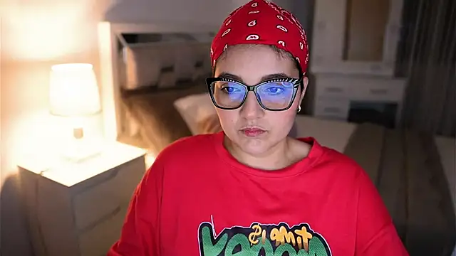 Camilaa bueno online show from 10/17/25, 02:37