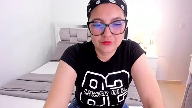 Camilaa bueno online show from 04/21/26, 12:01