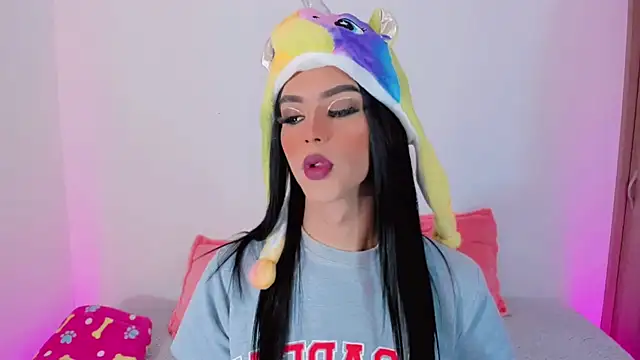 Snapshot of Ashley_Reminton chatting on 03/19/25, 07:38 Ashley Reminton online show from 03/19/25, 07:38