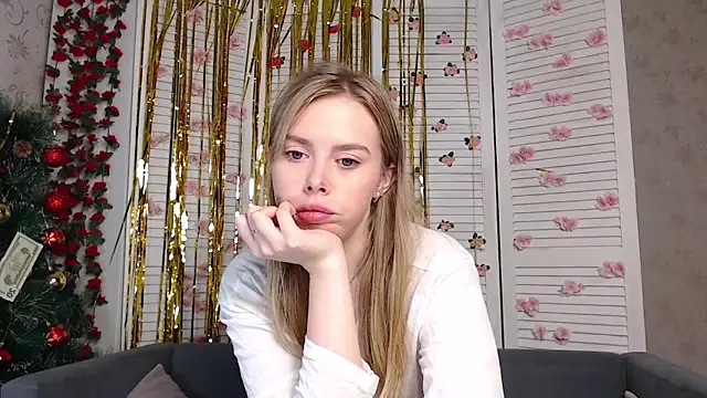 sofiaa here online show from 12/17/25, 12:16