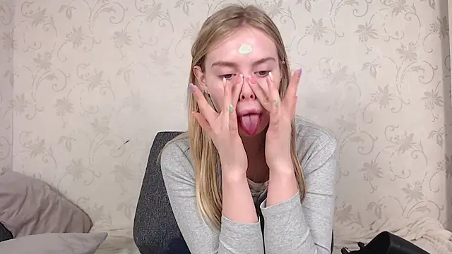 sofiaa here online show from 03/12/26, 12:39