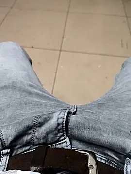 Snapshot of faaseel chatting on 02/15/25, 11:50 faaseel online show from 02/15/25, 11:50