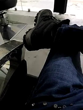 Snapshot of faaseel chatting on 10/11/25, 11:42 faaseel online show from 10/11/25, 11:42