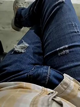 Snapshot of faaseel chatting on 10/13/25, 10:26 faaseel online show from 10/13/25, 10:26