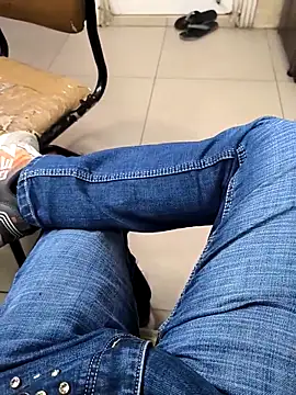 Snapshot of faaseel chatting on 10/18/25, 05:54 faaseel online show from 10/18/25, 05:54