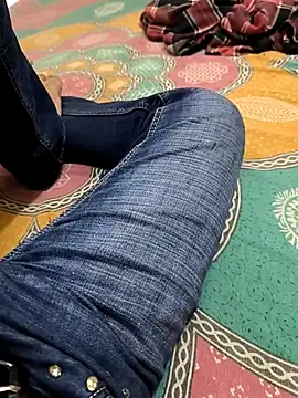 Snapshot of faaseel chatting on 10/26/25, 03:51 faaseel online show from 10/26/25, 03:51