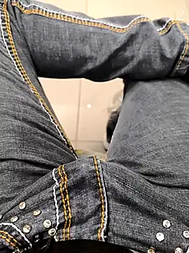 Snapshot of faaseel chatting on 10/29/25, 06:15 faaseel online show from 10/29/25, 06:15