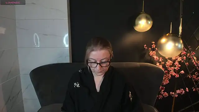 Snapshot of AlexandraKind chatting on 01/25/25, 04:46 AlexandraKind online show from 01/25/25, 04:46