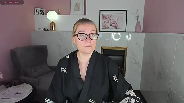 Snapshot of AlexandraKind chatting on 02/01/25, 01:41 AlexandraKind online show from 02/01/25, 01:41