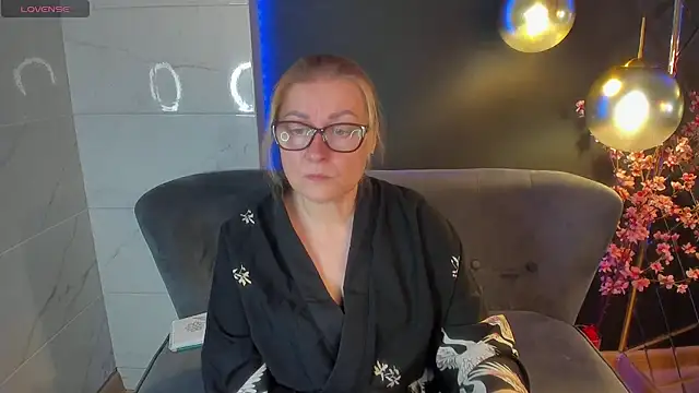 Snapshot of AlexandraKind chatting on 02/02/25, 01:41 AlexandraKind online show from 02/02/25, 01:41