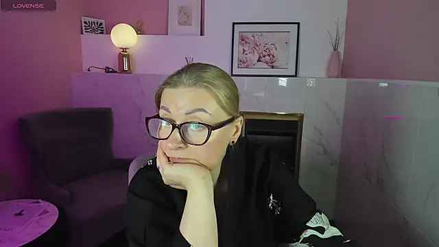 Snapshot of AlexandraKind chatting on 02/07/25, 03:55 AlexandraKind online show from 02/07/25, 03:55