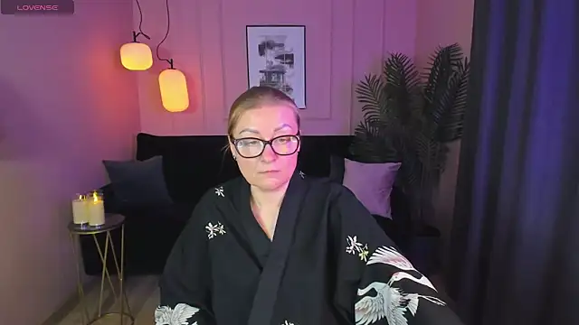 Snapshot of AlexandraKind chatting on 02/08/25, 04:57 AlexandraKind online show from 02/08/25, 04:57