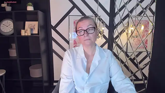 Snapshot of AlexandraKind chatting on 02/11/25, 07:48 AlexandraKind online show from 02/11/25, 07:48