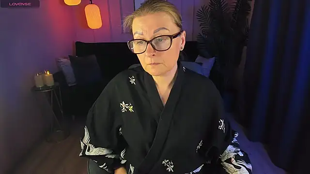 Snapshot of AlexandraKind chatting on 02/15/25, 11:47 AlexandraKind online show from 02/15/25, 11:47