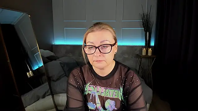 Snapshot of AlexandraKind chatting on 02/19/25, 12:57 AlexandraKind online show from 02/19/25, 12:57