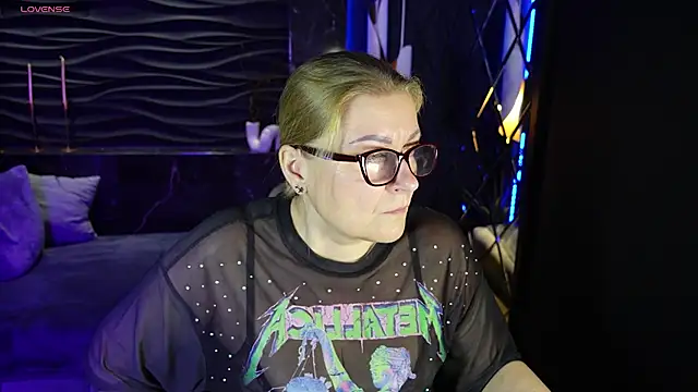 Snapshot of AlexandraKind chatting on 02/19/25, 08:41 AlexandraKind online show from 02/19/25, 08:41