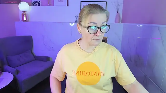 Snapshot of AlexandraKind chatting on 02/23/25, 05:34 AlexandraKind online show from 02/23/25, 05:34