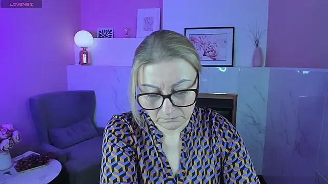 Snapshot of AlexandraKind chatting on 02/25/25, 06:14 AlexandraKind online show from 02/25/25, 06:14