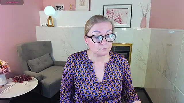 Snapshot of AlexandraKind chatting on 02/27/25, 12:10 AlexandraKind online show from 02/27/25, 12:10