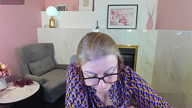 Snapshot of AlexandraKind chatting on 02/27/25, 03:47 AlexandraKind online show from 02/27/25, 03:47