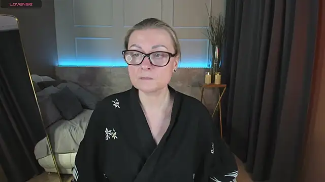 Snapshot of AlexandraKind chatting on 03/02/25, 03:34 AlexandraKind online show from 03/02/25, 03:34