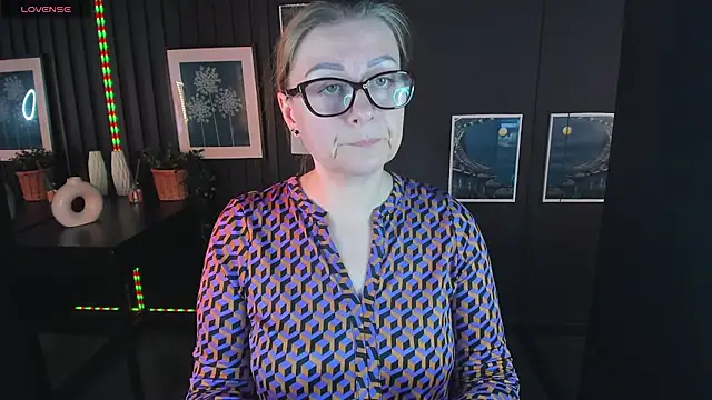 Snapshot of AlexandraKind chatting on 03/05/25, 09:05 AlexandraKind online show from 03/05/25, 09:05