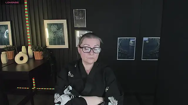 Snapshot of AlexandraKind chatting on 03/07/25, 03:29 AlexandraKind online show from 03/07/25, 03:29