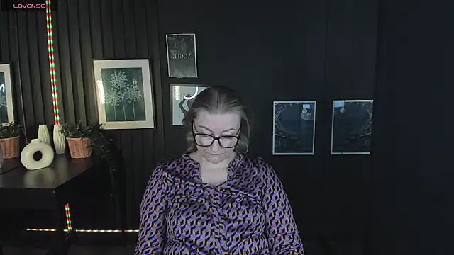 Snapshot of AlexandraKind chatting on 03/07/25, 10:24 AlexandraKind online show from 03/07/25, 10:24