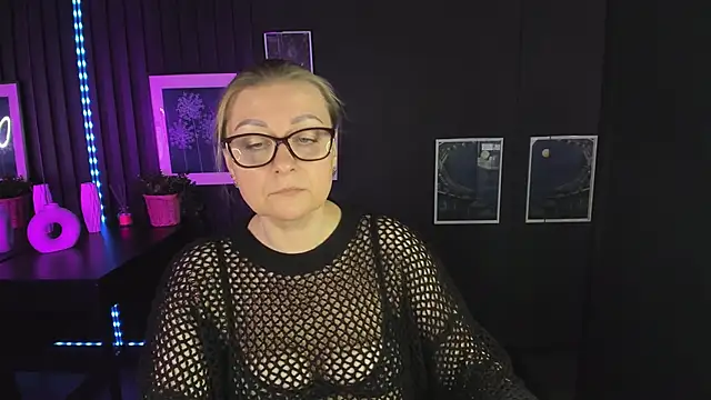 Snapshot of AlexandraKind chatting on 03/10/25, 04:46 AlexandraKind online show from 03/10/25, 04:46